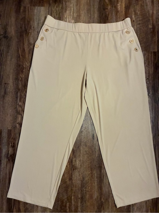 Susan Graver Pants - Susan Graver Office Wear Cream Cropped Preppy Pants with Gold Buttons 1XP